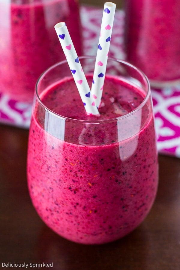 Breakfast Energy Smoothie, easy smoothie recipe to make!