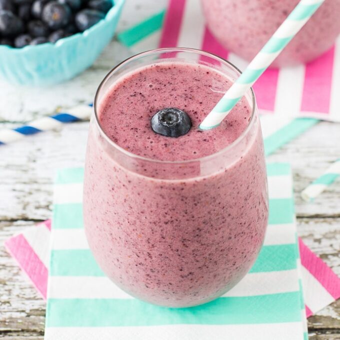 Blueberry Smoothie – Deliciously Sprinkled