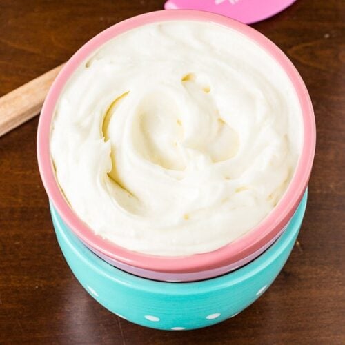 How to Make Buttercream Frosting Deliciously Sprinkled