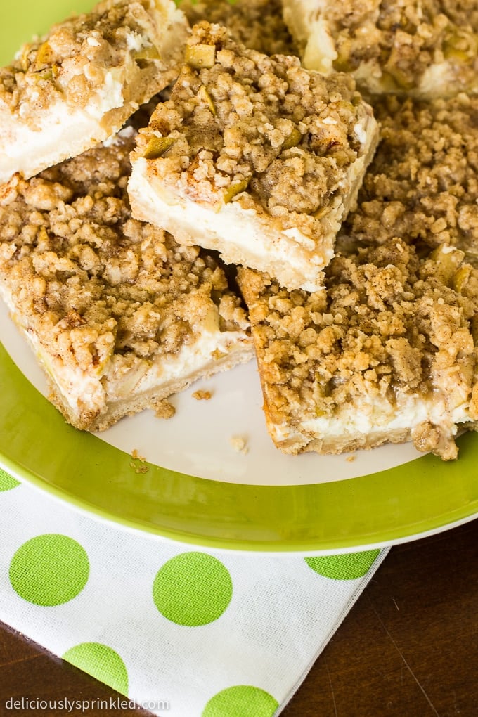 My favorite Cinnamon Apple Cheesecake Bars filled with cheesecake and topped with an apple crumble topping. Recipe by deliciouslysprinkled.com