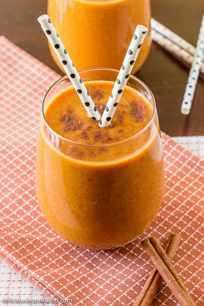 A delicious, guilt-free Pumpkin Spice Smoothie, it's a perfect fall drink. Recipe by deliciouslysprinkled.com