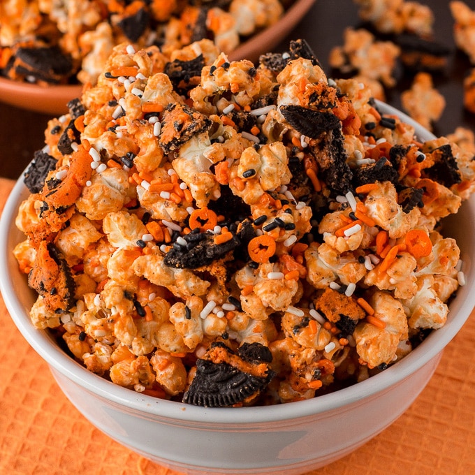 Orange Oreo Popcorn perfect snack. Recipe by deliciouslysprinkled.com