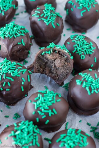 Mint Oreo Truffles – Deliciously Sprinkled