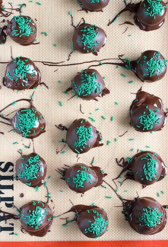 Mint Oreo Truffles – Deliciously Sprinkled