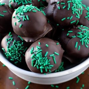 Mint Oreo Truffles – Deliciously Sprinkled