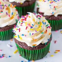 Classic Chocolate Cupcakes with Vanilla Frosting