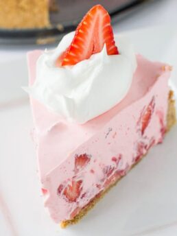No Bake Strawberry & Cream Pie