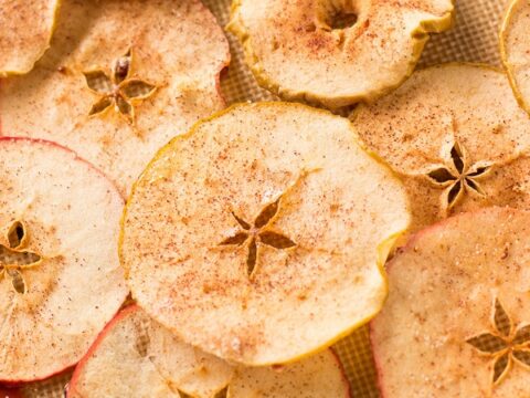 Baked Apple Chips Deliciously Sprinkled