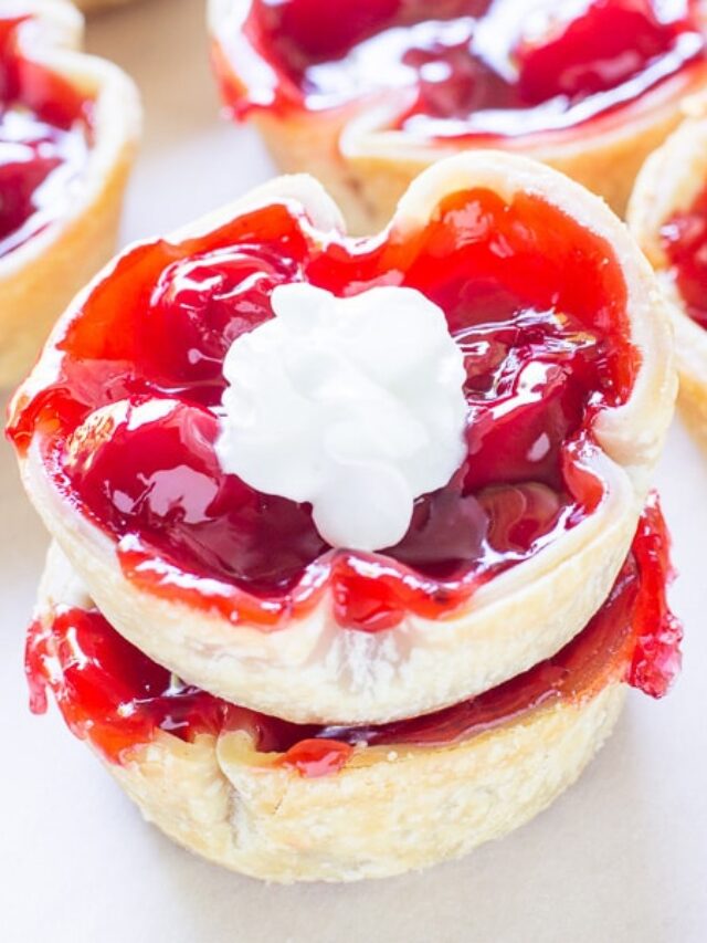 MINI CHERRY PIES RECIPE – Deliciously Sprinkled