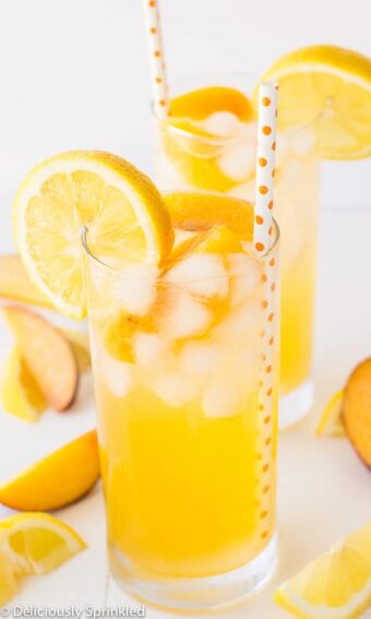 Fresh Peach Lemonade – Deliciously Sprinkled