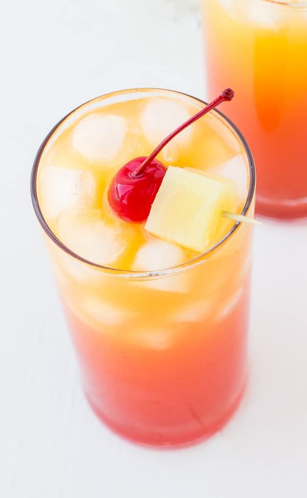 Easy Pineapple Rum Punch – Deliciously Sprinkled