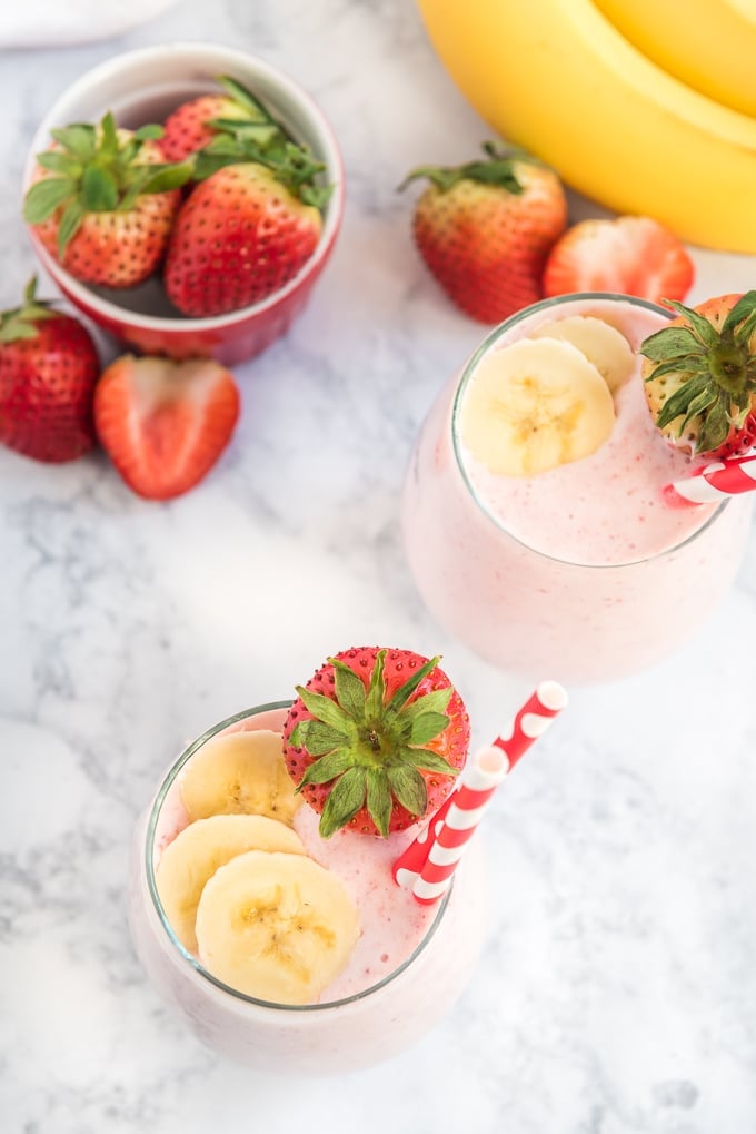 Strawberry Banana Smoothie – Deliciously Sprinkled