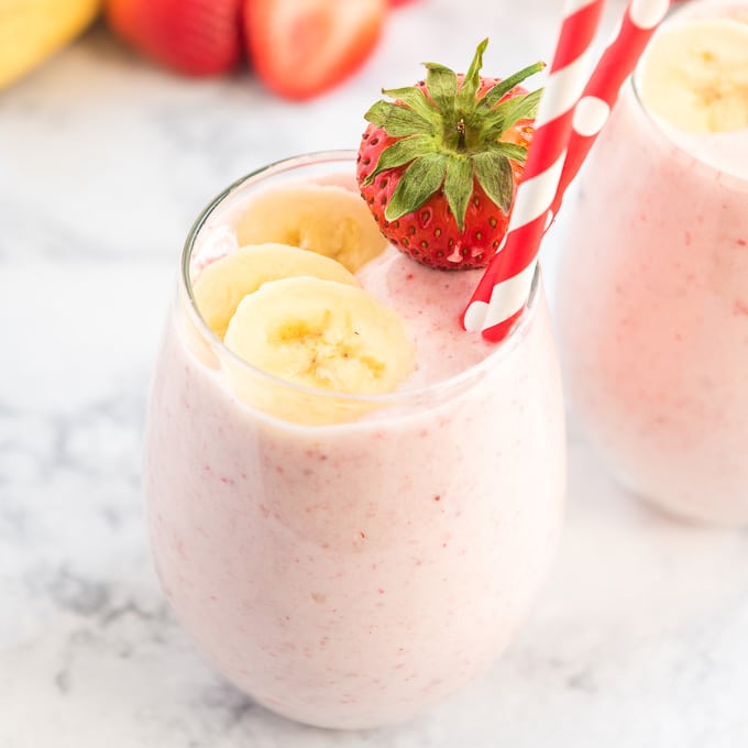 healthy strawberry banana smoothie