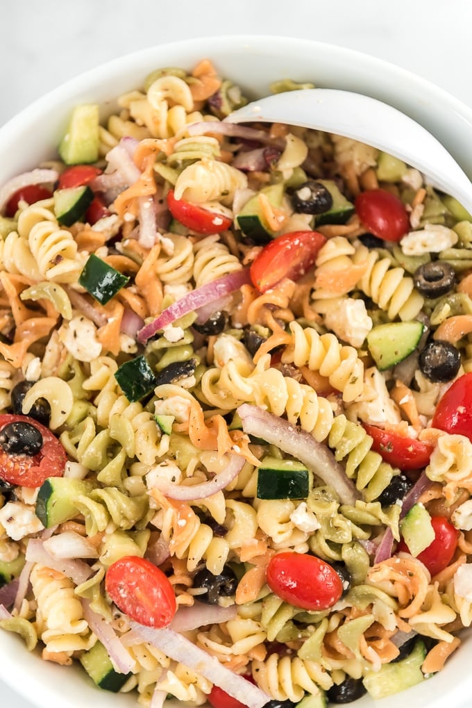 THE BEST GREEK PASTA SALAD RECIPE | Deliciously Sprinkled