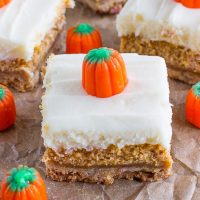 featured image of a pumpkin cheesecake bar closeup