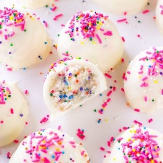 No-Bake Cake Batter Truffles – Deliciously Sprinkled