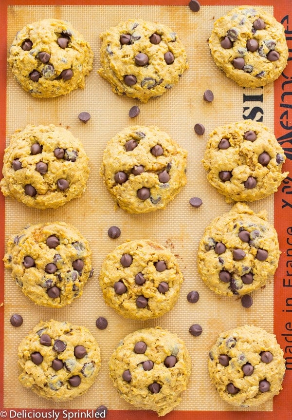 Baked cookies are placed on a baking sheet.