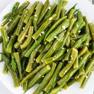 Blanched green beans in a serving bowl ready to enjoy.