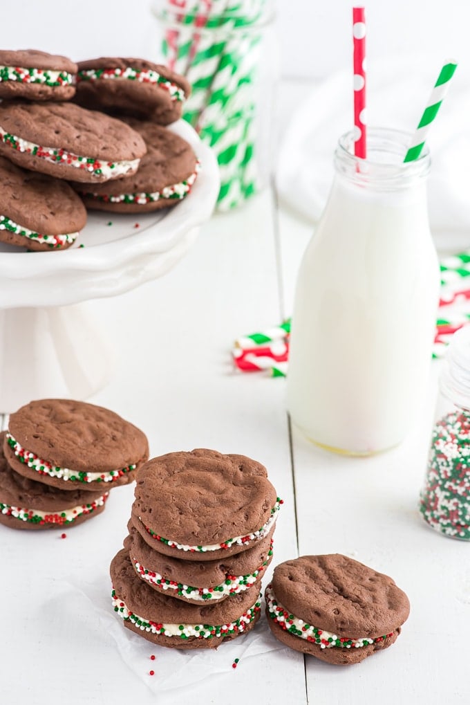 chocolate sandwich cookies with milk
