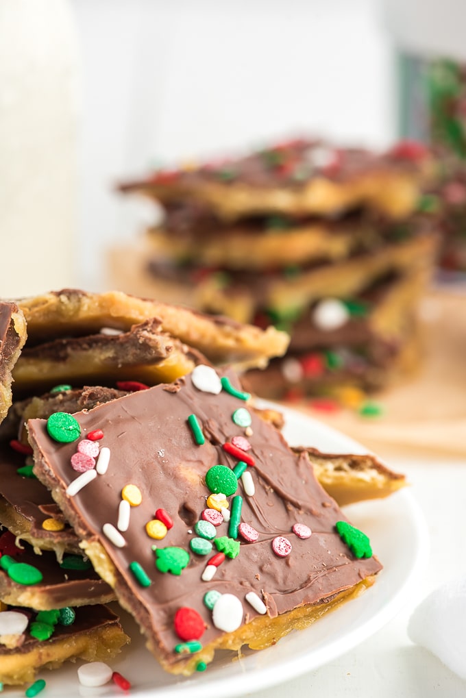 easy christmas crack on a plate