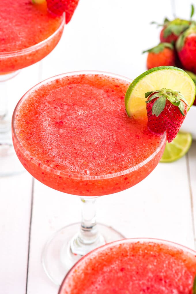 Frozen Strawberry Margarita Recipe – Deliciously Sprinkled