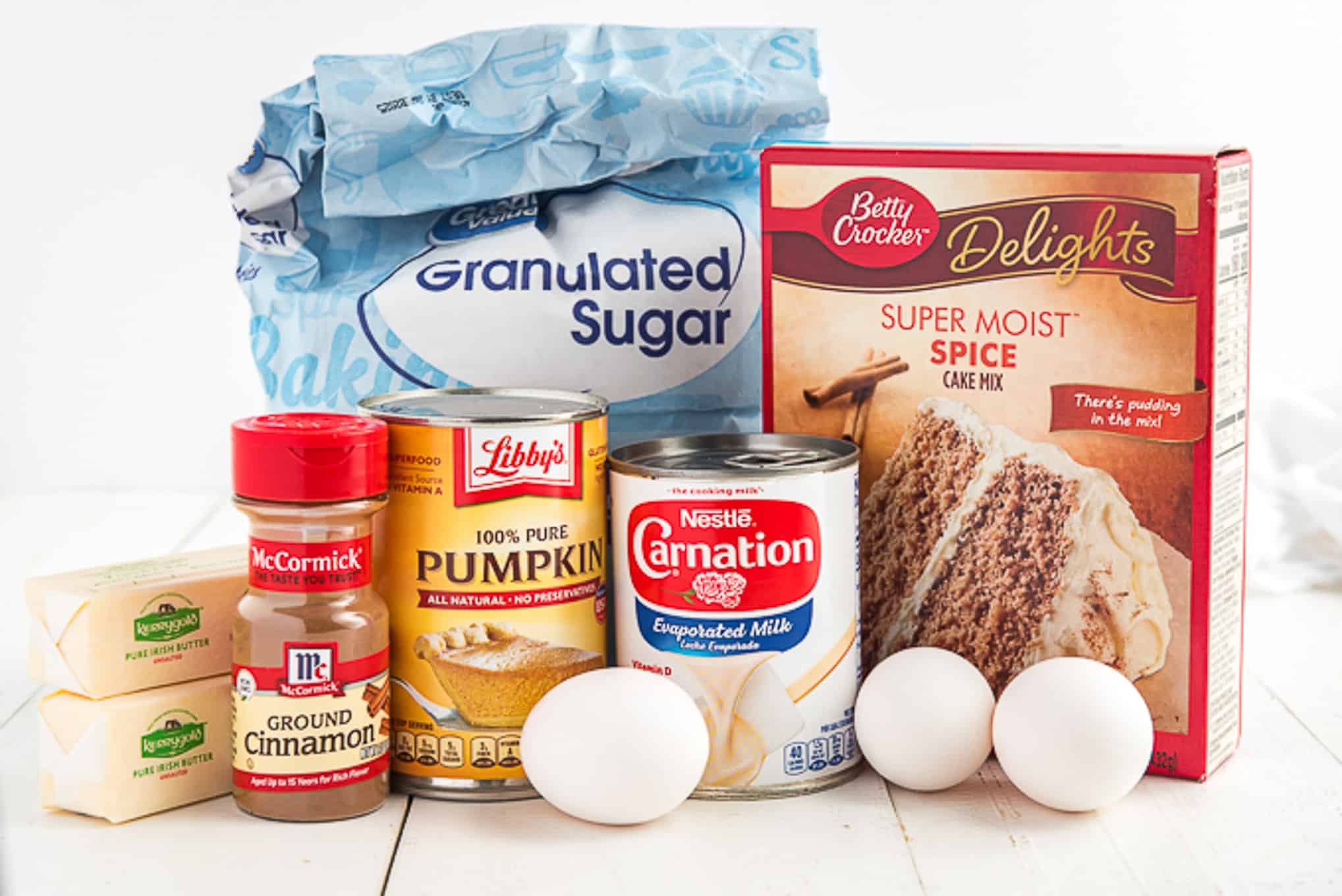 All the ingredients needed to make this pumpkin cake with cake mix. 